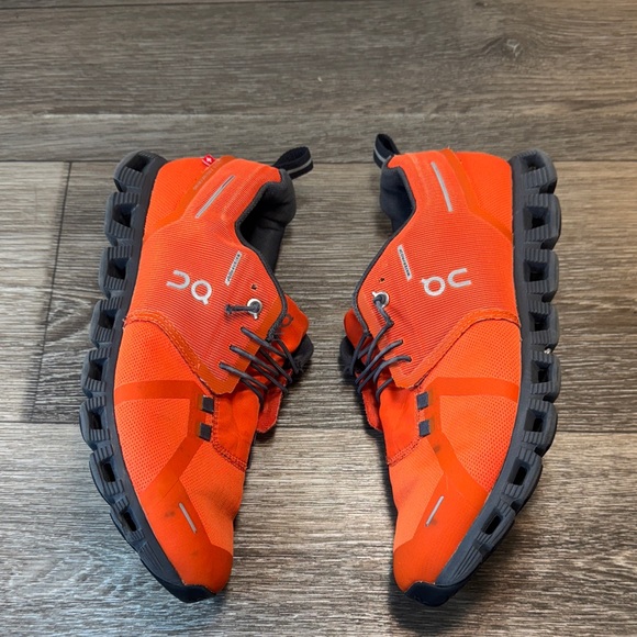 On Running Shoes - On Cloud Orange Athletic Running Shoes woman’s 10,5 (j117)